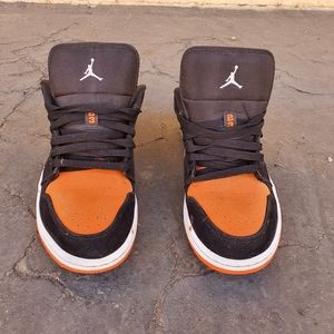Nike Air Jordan 1 Low

Shattered Backboard